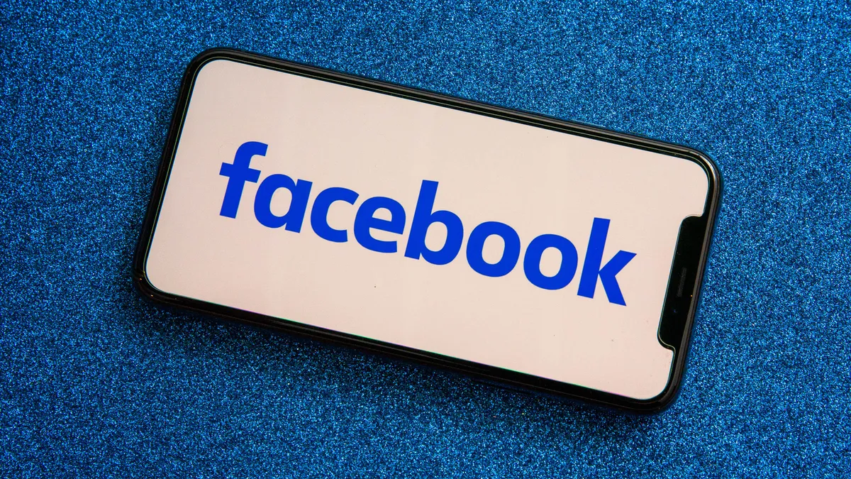 How to log in to multiple accounts simultaneously on Facebook